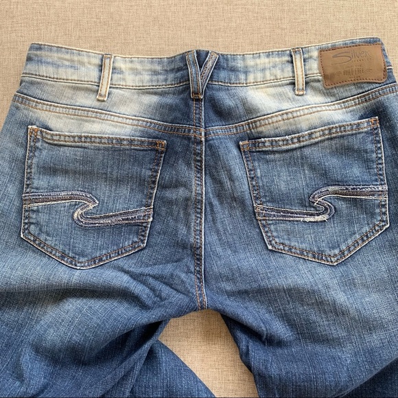 Silver Girlfriend Distressed Wash cropped Jeans - Picture 5 of 5